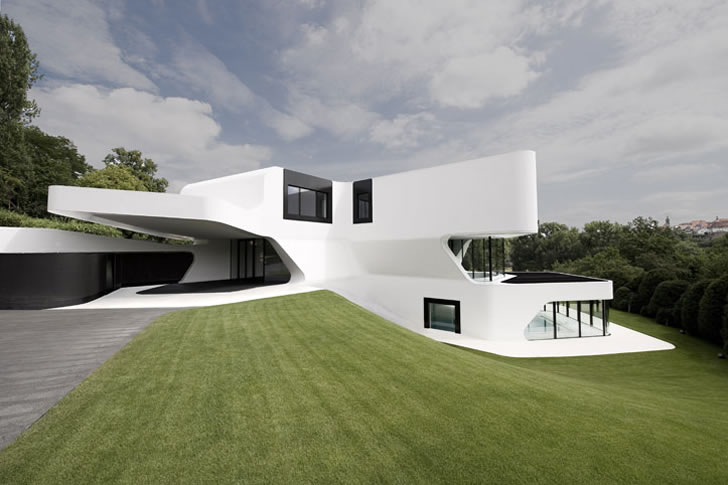 Designing Innovation-Driven Luxurious Modern Mansions